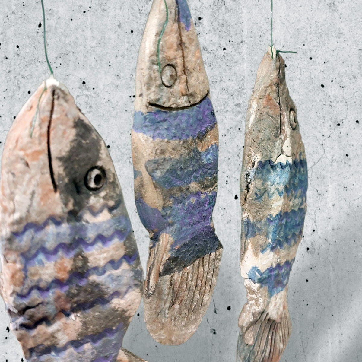 Mitgefangen, mitgehangen! Maritime Dekoration-Mobile-Keramikfische im Weinkranz – Bild 2