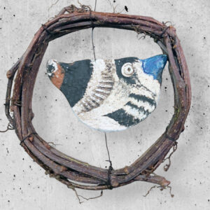 Keramik Vogel im Weinkranz – Mobile als Fensterdeko